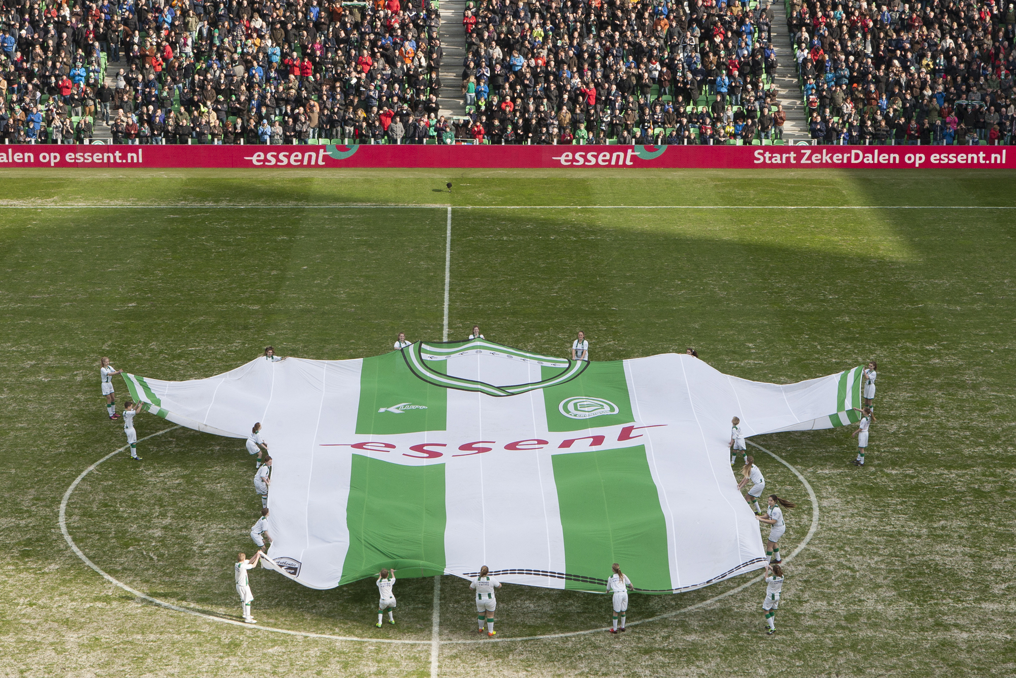 Meiden EHS ‘85 Emmen wapperen voor FC Groningen