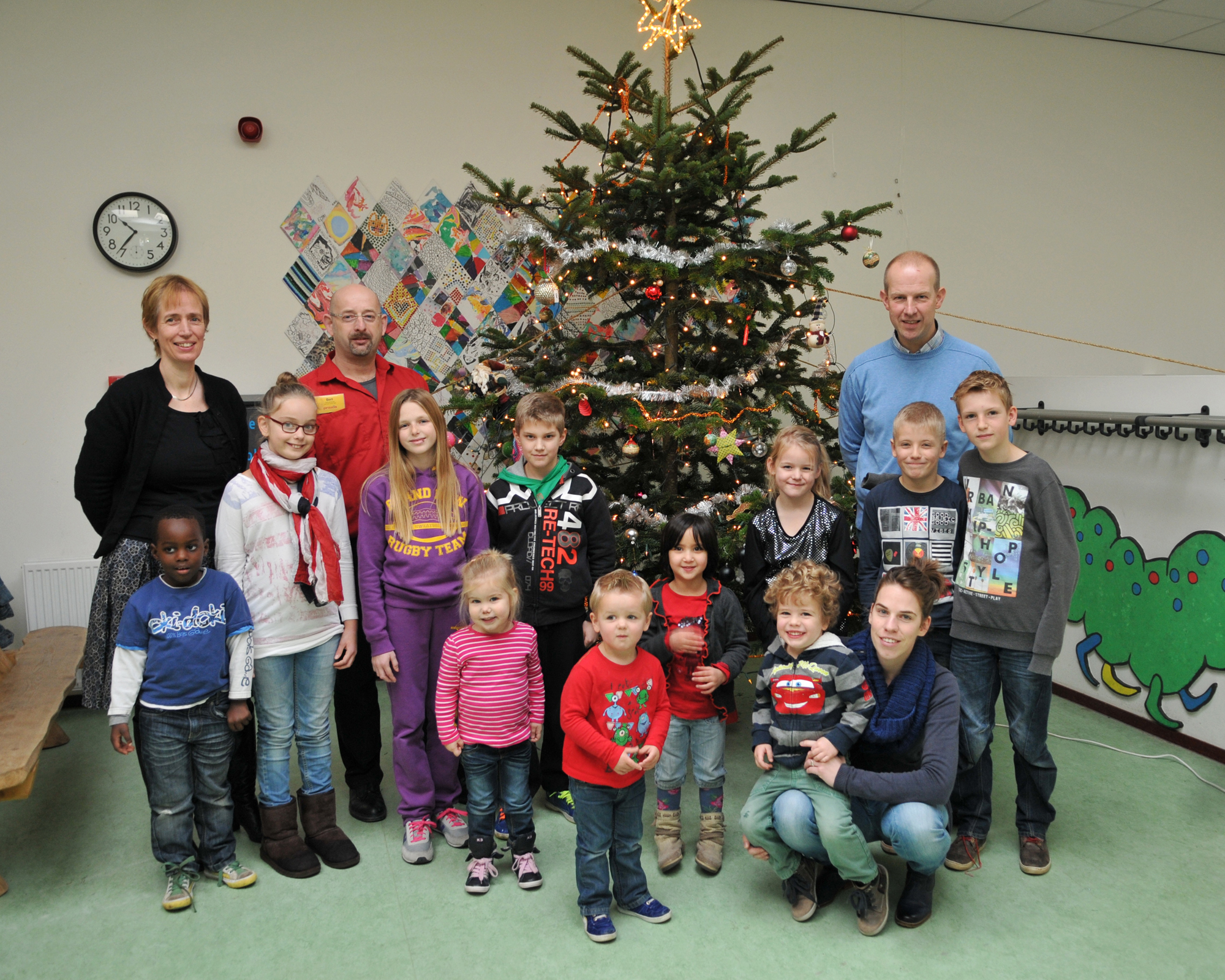 Praxis schenkt kerstbomen