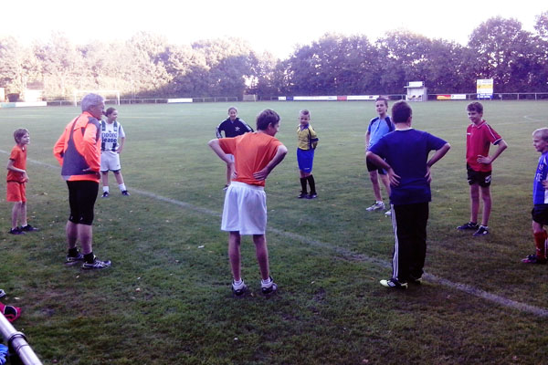 Voetballers BBC trainen voor de 4Mijl