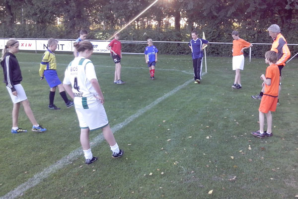 Voetballers BBC trainen voor de 4Mijl